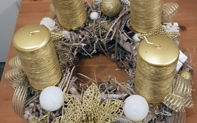 Adventkranz in Gold